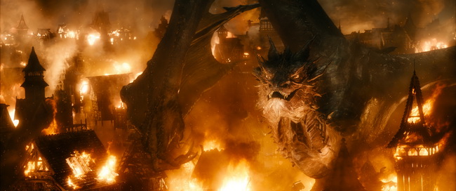 02 Hobbit-Bataille-Cinq-Armees Smaug
